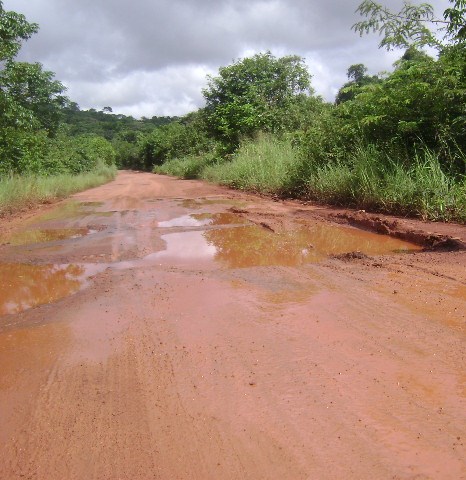 Foto 01- En esta grafica se nota claramente los huecos ya barro que desde hace años existen y no hay un organismo que los repare