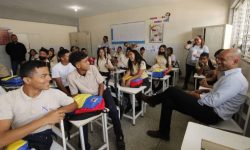 ministro-de-educacion-pide-incorporar-a-las-aulas-a-jovenes-no-escolarizados-160702