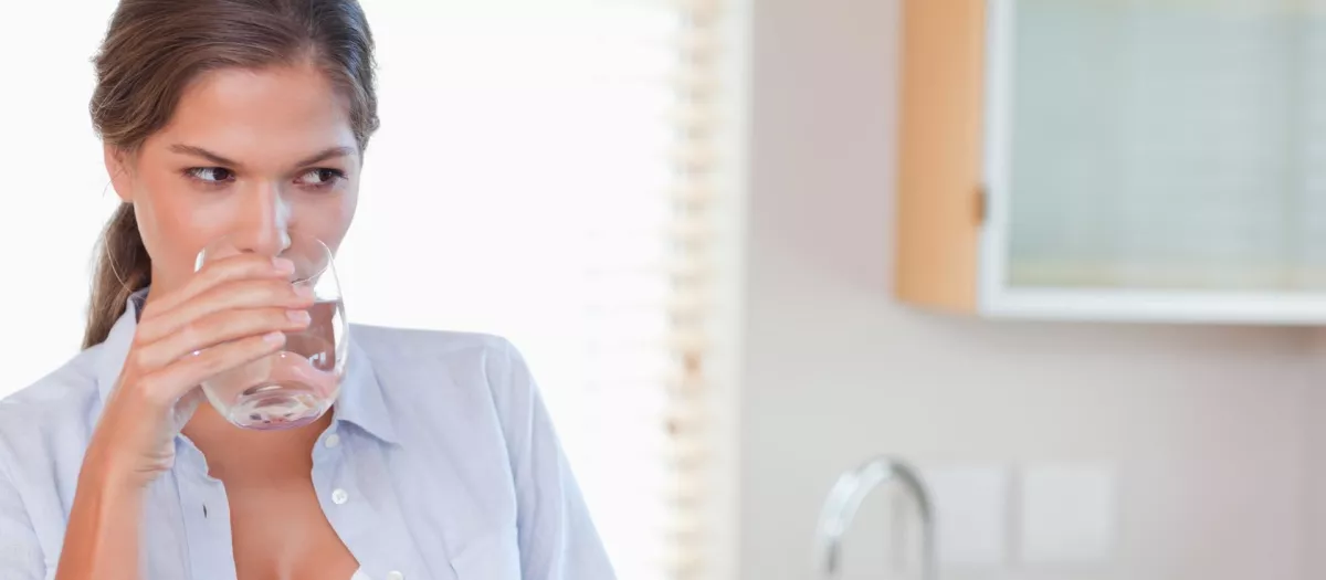 beber-ocho-vasos-de-agua-al-dia