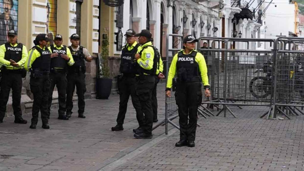 fuerte-resguardo-militar-y-policial-en-sede-del-gobierno-de-ecuador-durante-el-inicio-de-la-campana-165547