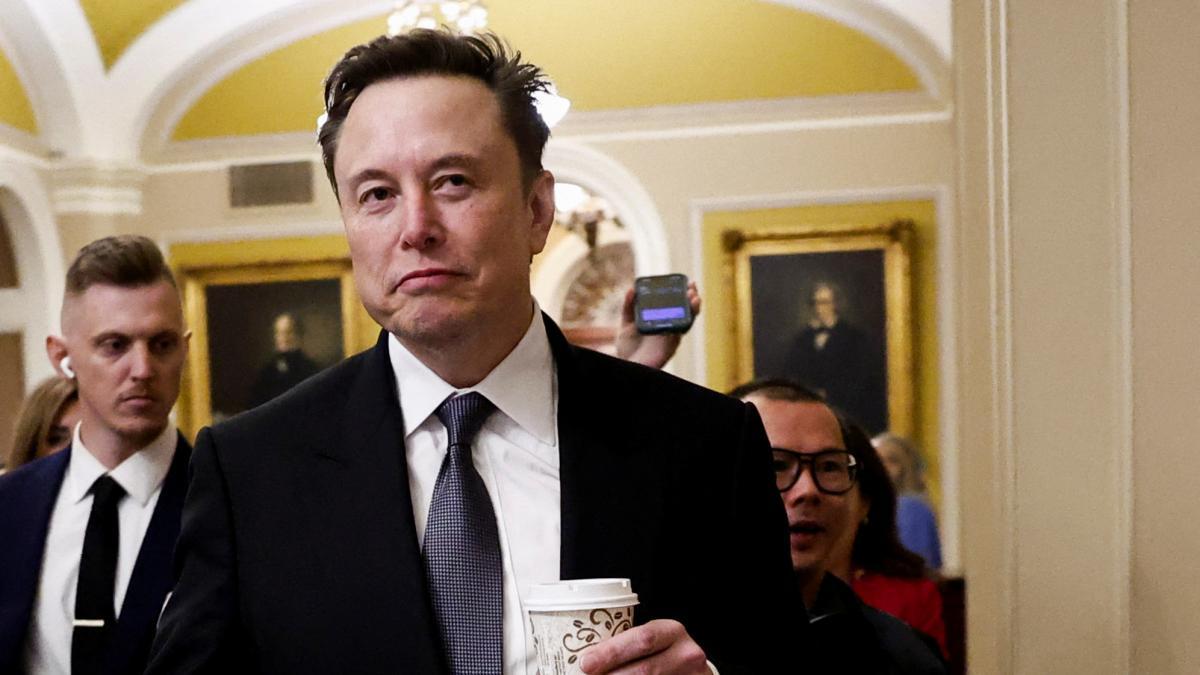 el-multimillonario-elon-musk-en-los-pasillos-del-senado-de-eeuu-en-washington