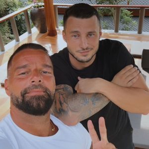 Ricky Martin paraliza las redes tras posar junto a su novio Max Barz