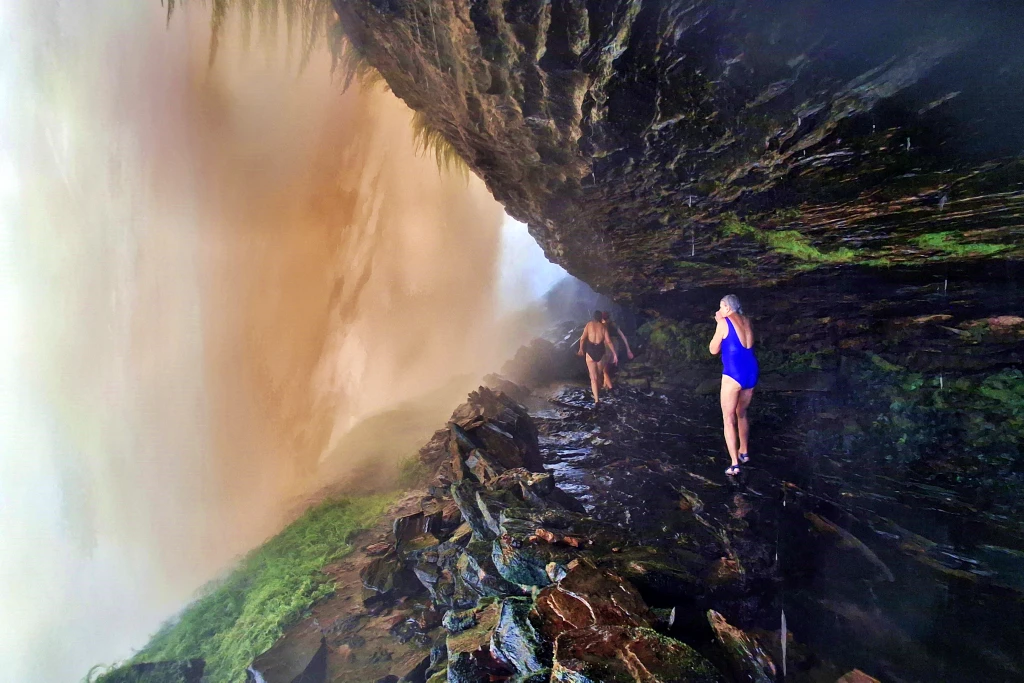 Caminando-en-Salto-Hacha-1