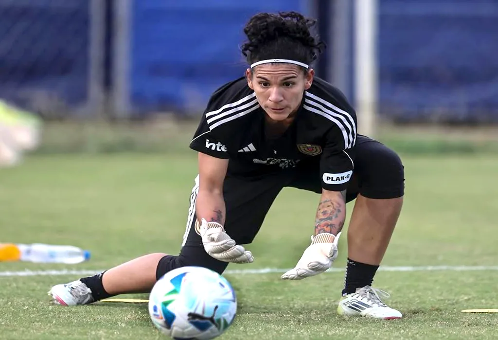 Yessica-Velasquez-nominada-entre-las-mejores-porteras-de-los-The-Best-2025-t