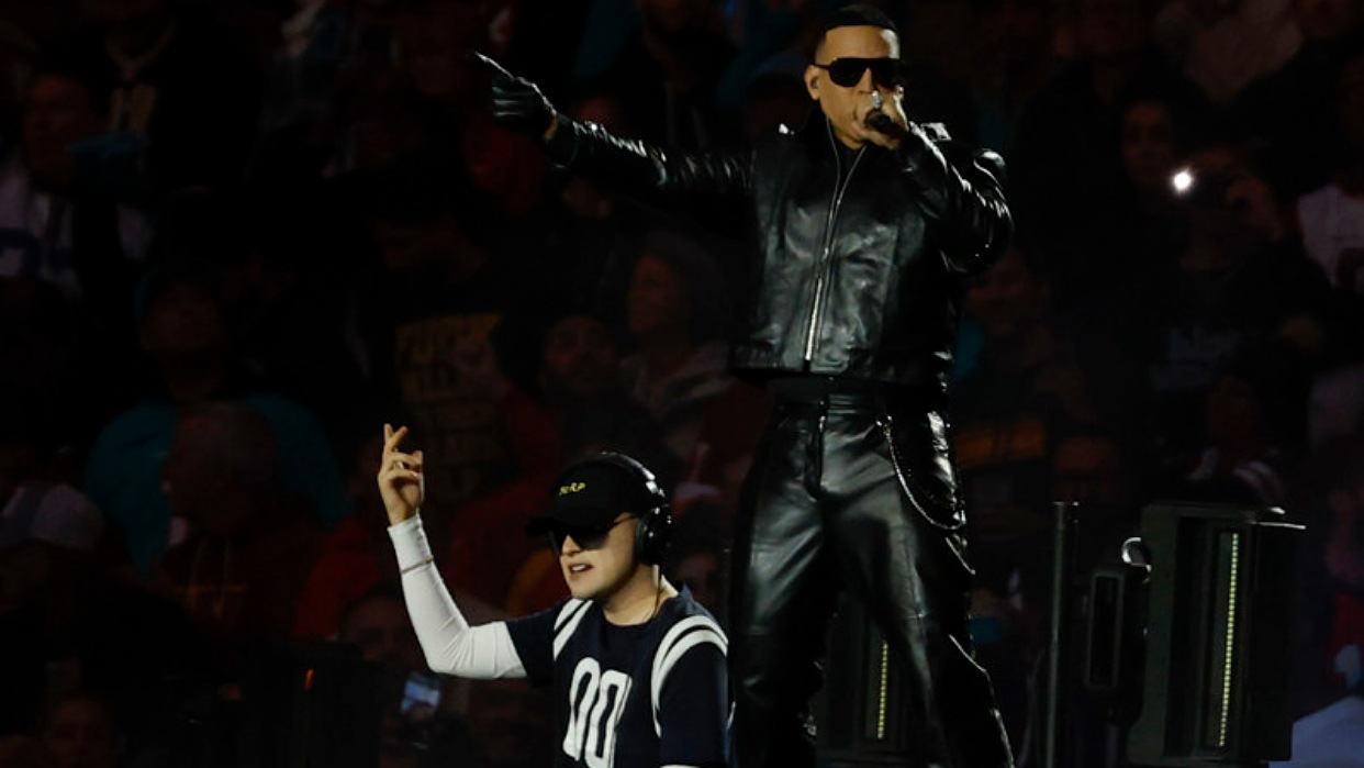 bizarrap-y-daddy-yankee-encendieron-el-bernabeu-en-el-show-de-medio-tiempo-de-la-nfl-en-madrid-187661