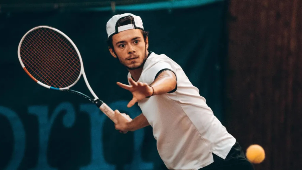 Quentin-Folliot-suspendu-pendant-20-ans-1044x587-1