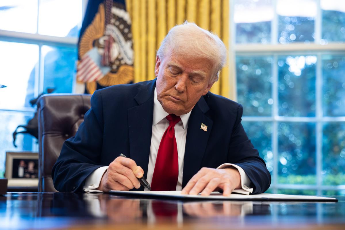 trump-eeuu-firma_10335288_20250331155349